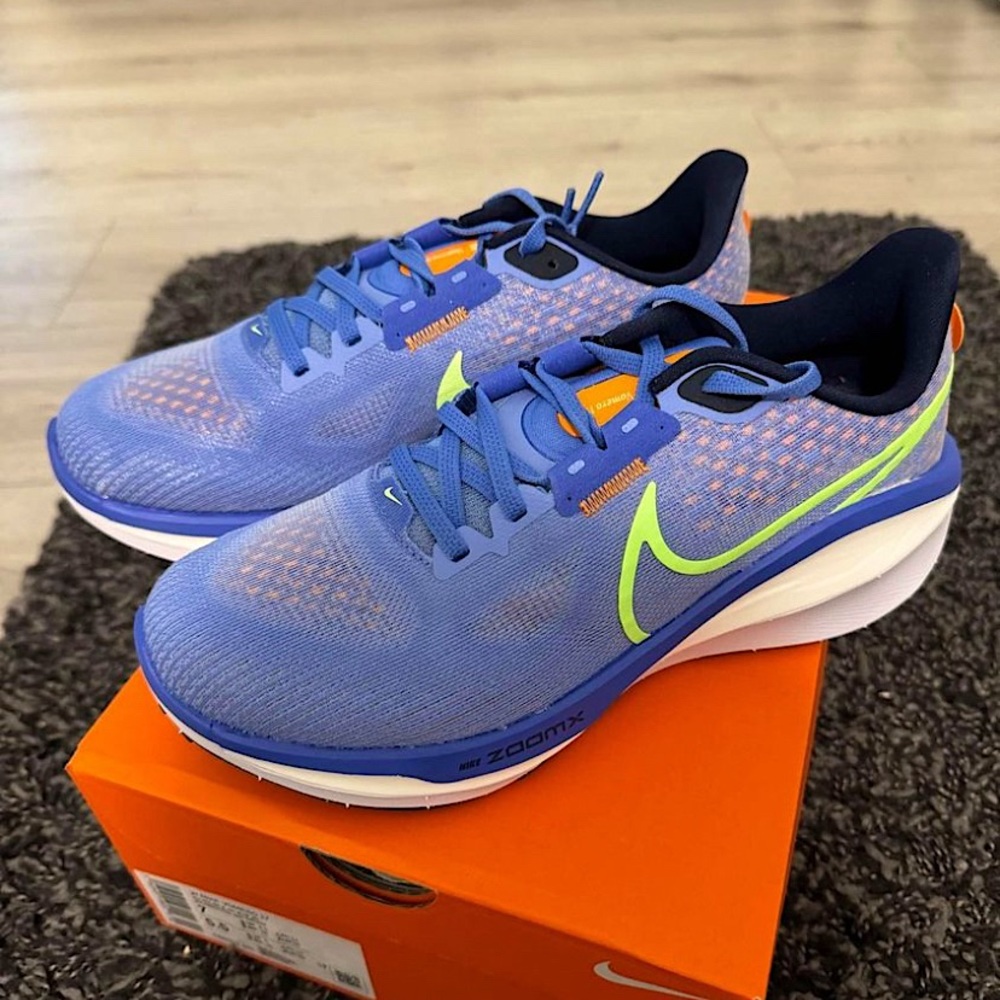 BRAND NEW Nike Women’s Vomero 17 - Size 7